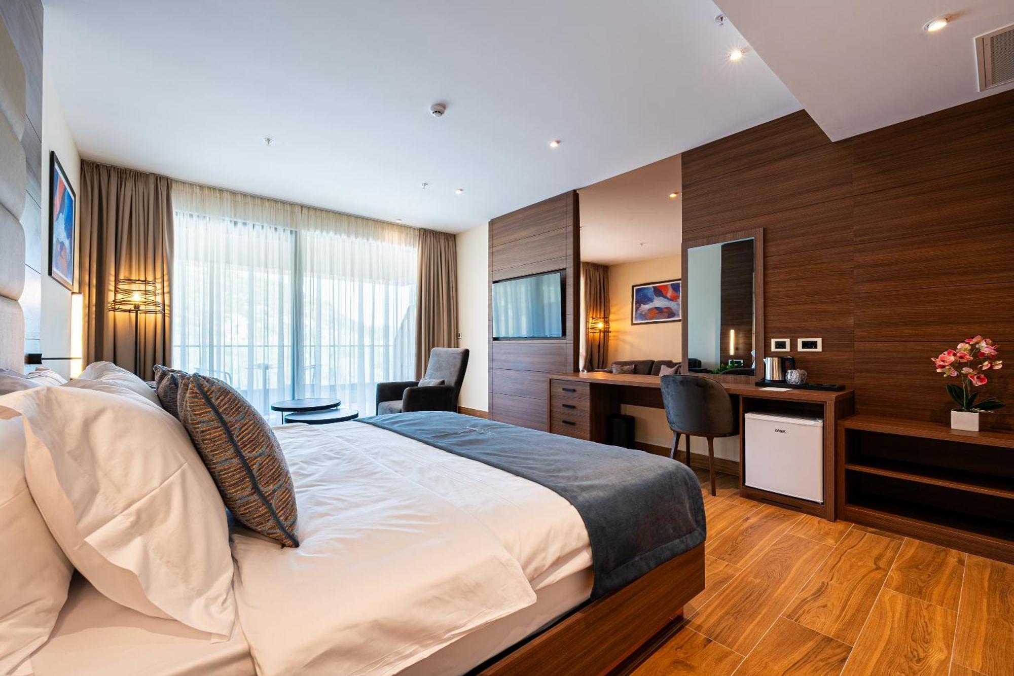 De'andros Hotel 4*