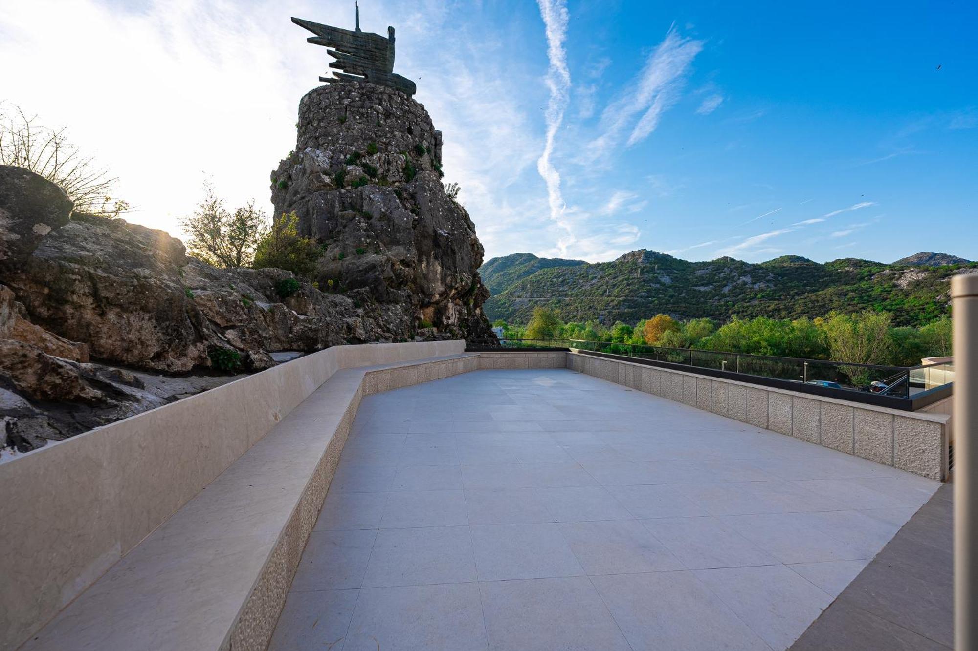 Отель De'andros